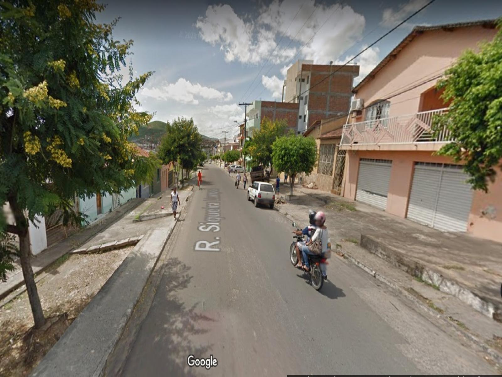 Homem foi morto a tiros na Rua Siqueira Campos, em Jequié