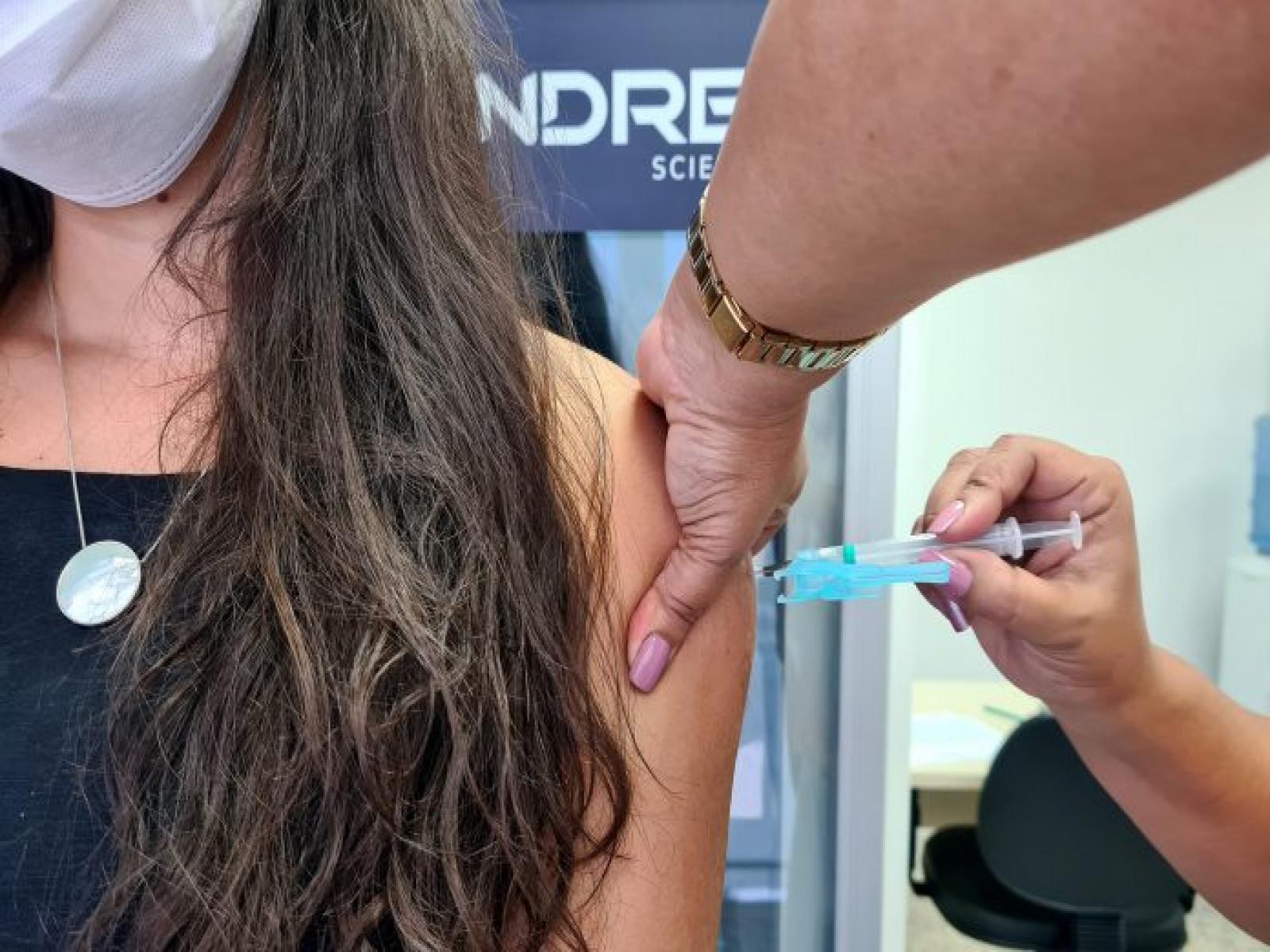 Vacinação para Covid-19 na Bahia passa a ser apenas por critério de idade