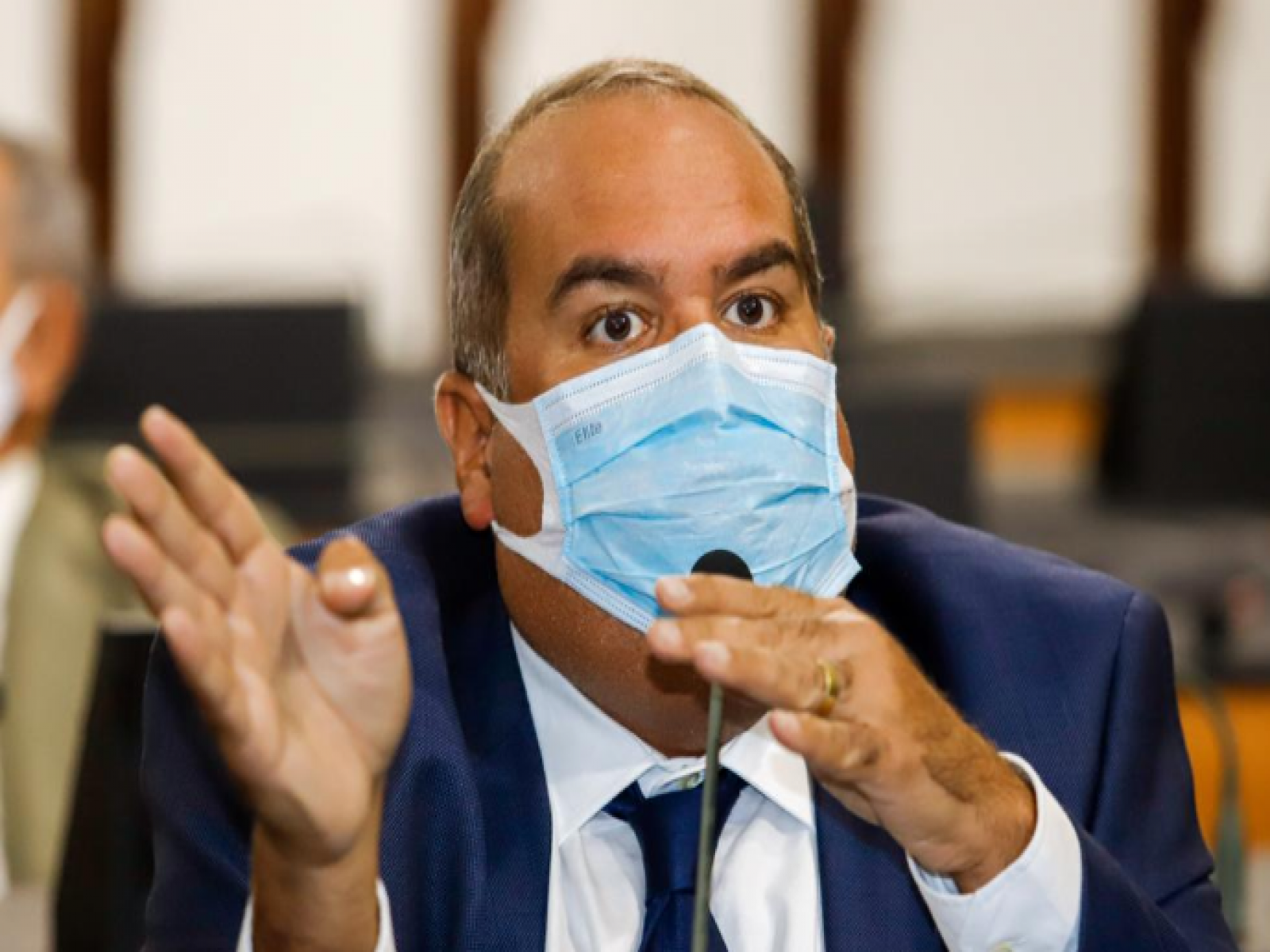 Eu vivi para ver a base do PT aprovar a privatização da Embasa, ironiza Sandro Régis