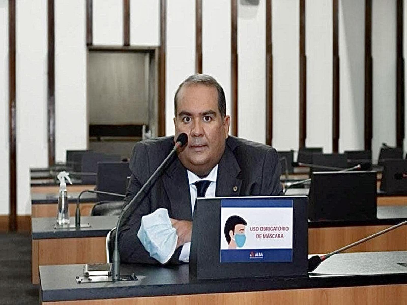 O PT sempre foi um crítico ferrenho de privatizações, mas, aqui na Bahia, virou moda, dispara Sandro Régis