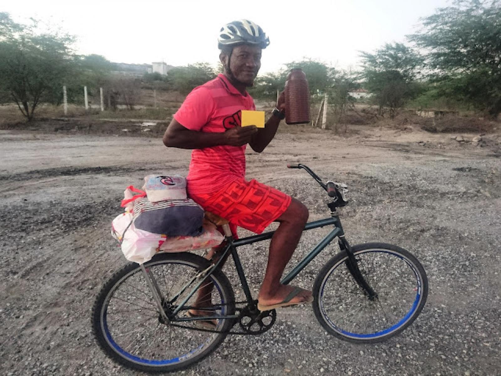 Bicicleta, café e dignidade.