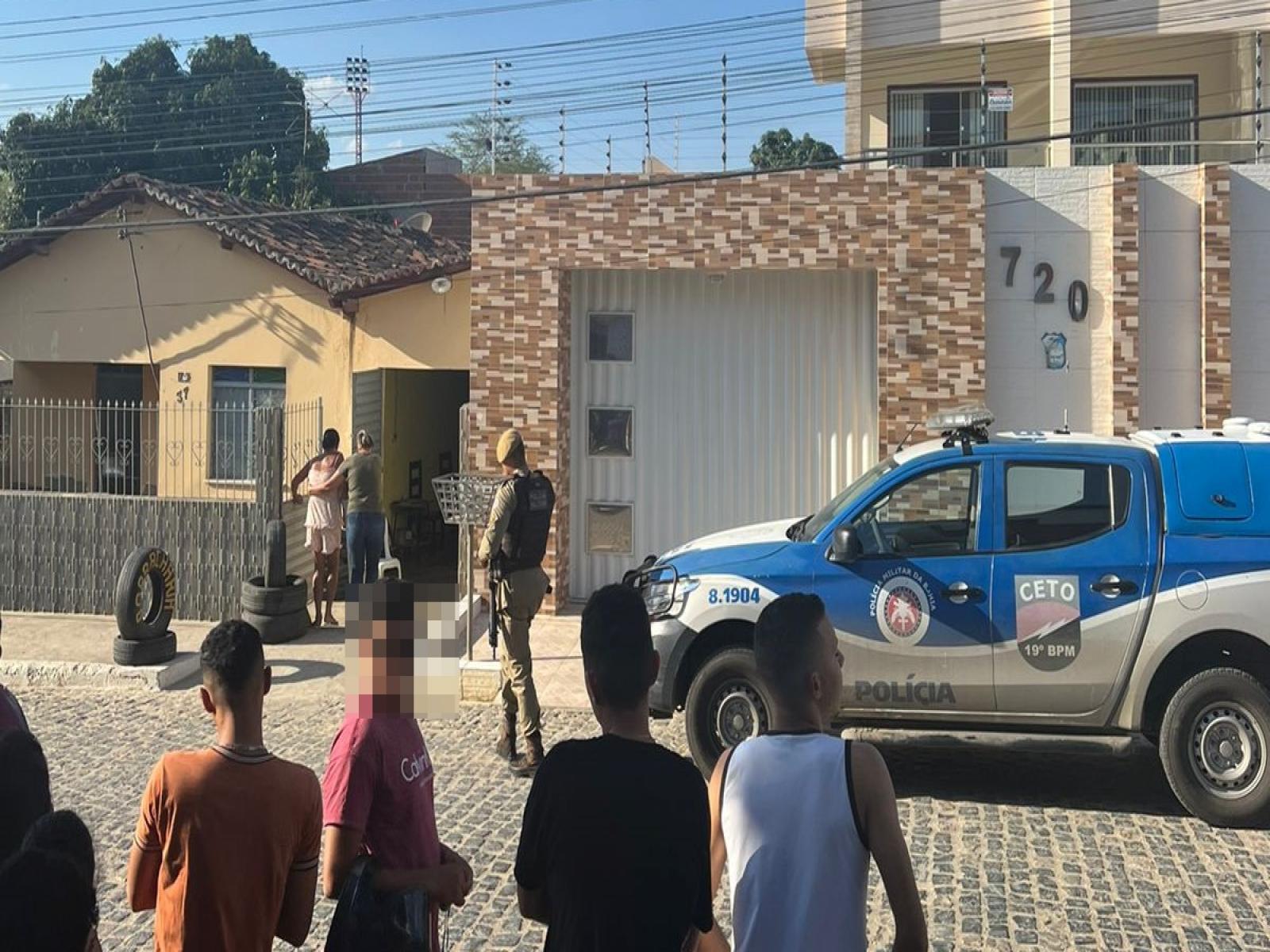 Homem executado a tiros dentro de borracharia no bairro Mandacaru