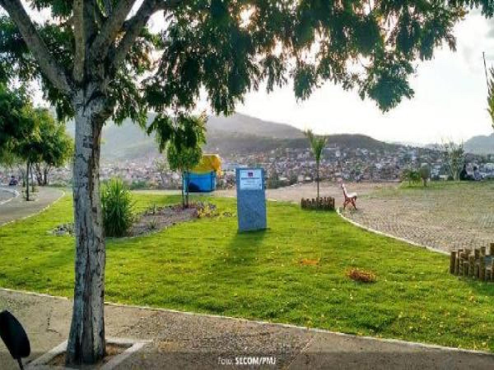 Alto da prefeitura: casal de adolescentes apreendido com drogas
