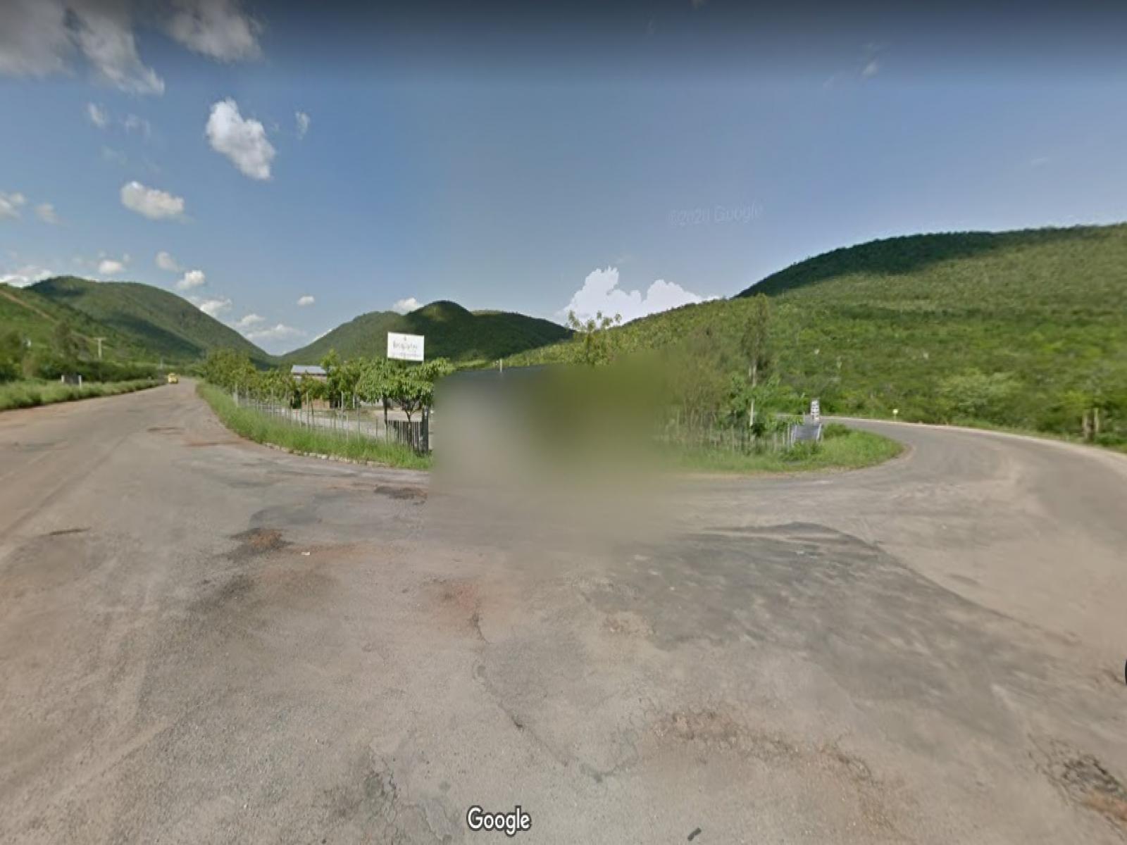 Carro tomado de assalto na rodovia Jequié/Florestal