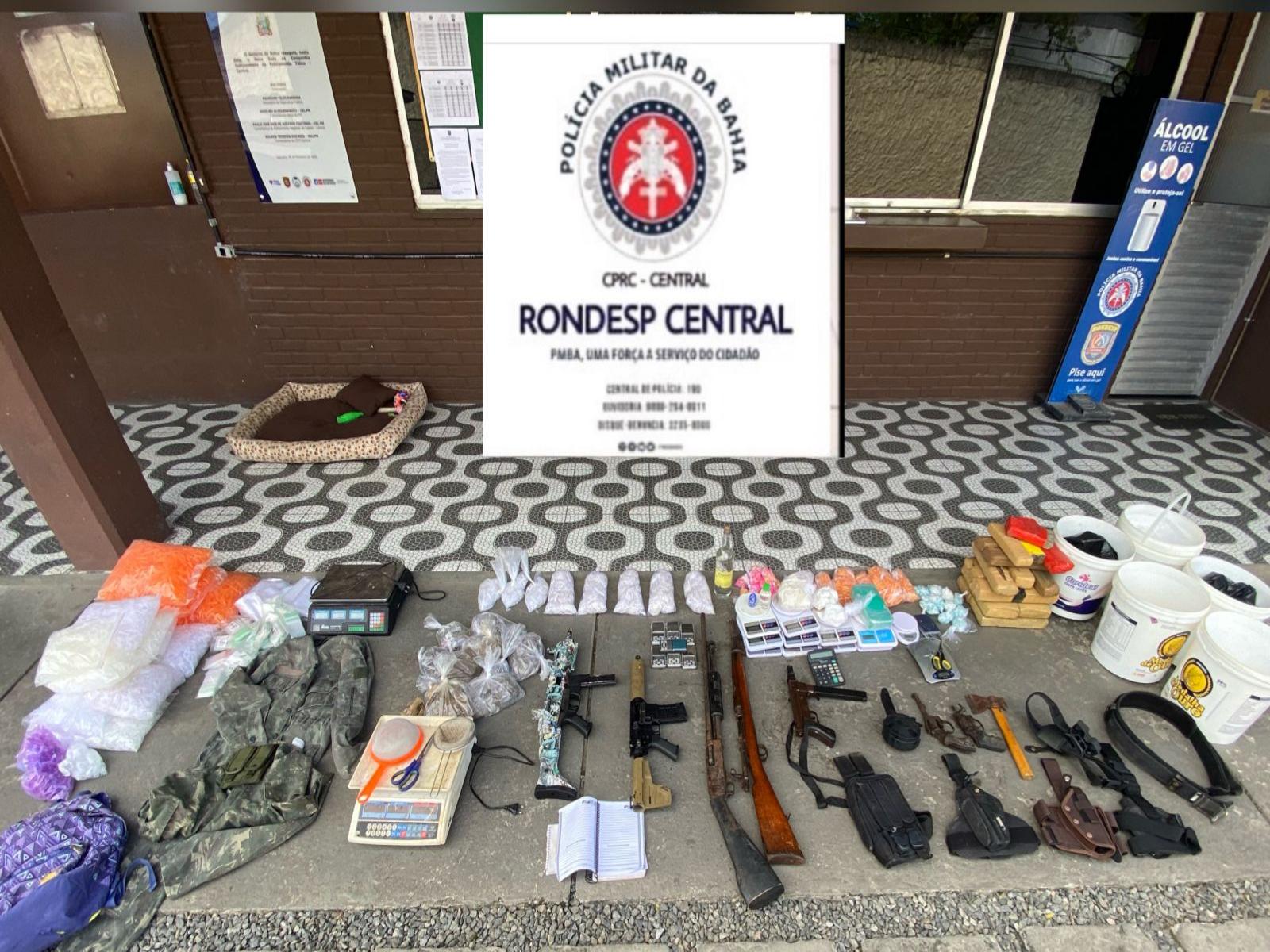 Fuzis, submetralhadora, balanças e drogas são apreendidos em festa de paredão