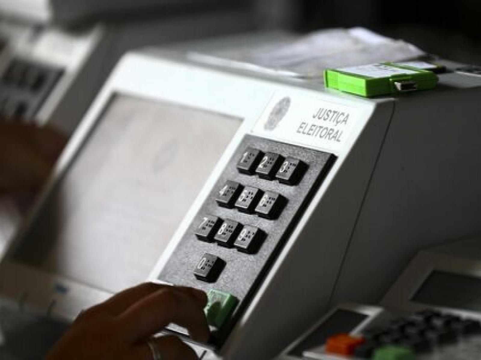Mais de 156 milhões de pessoas estão aptas a votar neste domingo