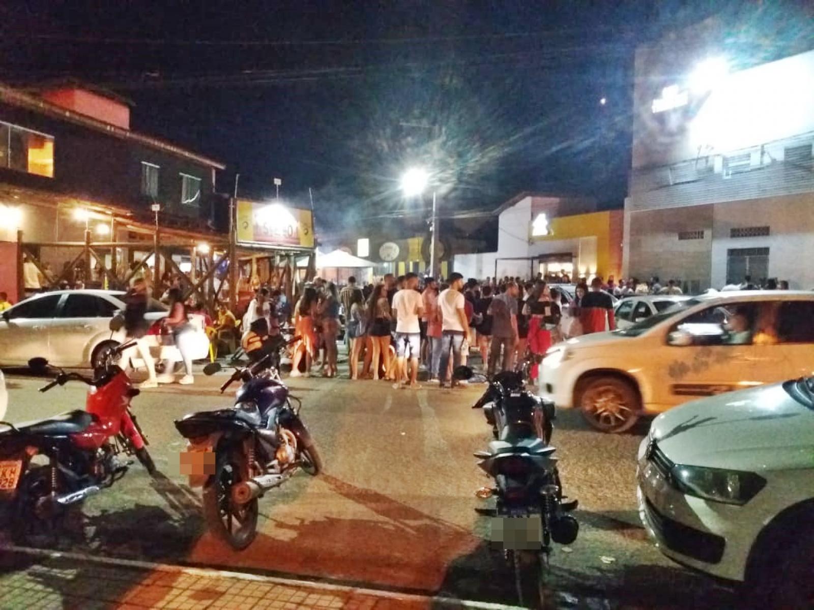 Moradores da Praça do Viveiro entram com ação no Ministério Público por causa de aglomerações nos finais de semana