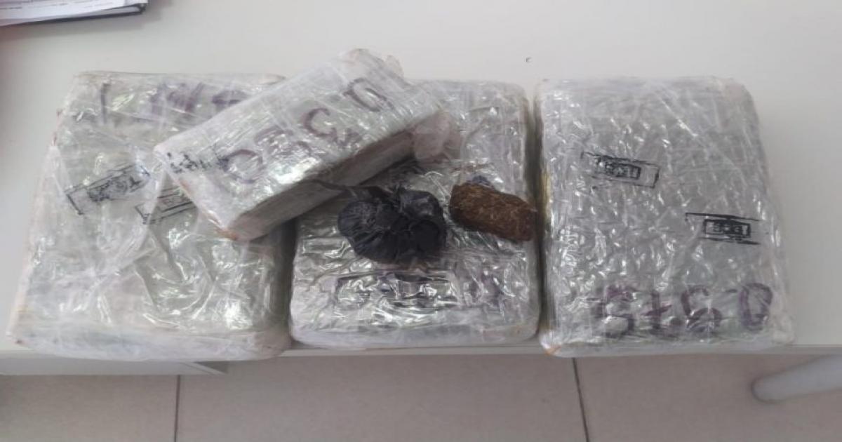 Ibirataia: Casal é preso com quase 4 kg de maconha na BA-120