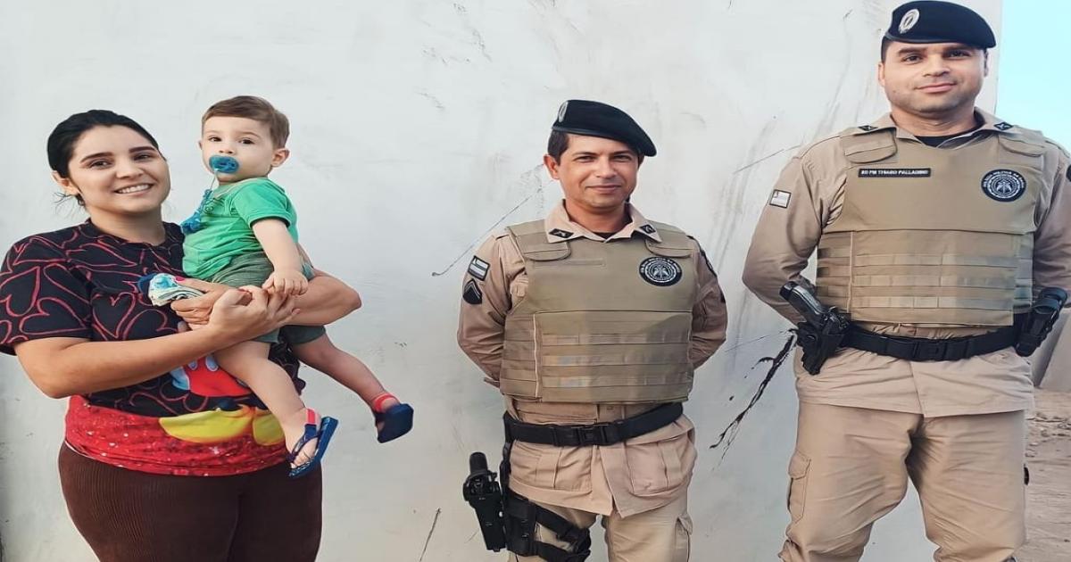 Policiais militares salvam menino engasgado em Poções
