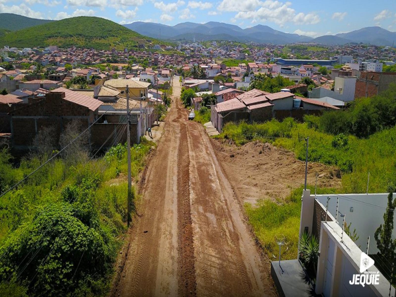 Prefeitura de Jequié inicia terraplanagem para pavimentação asfáltica do São Judas Tadeu