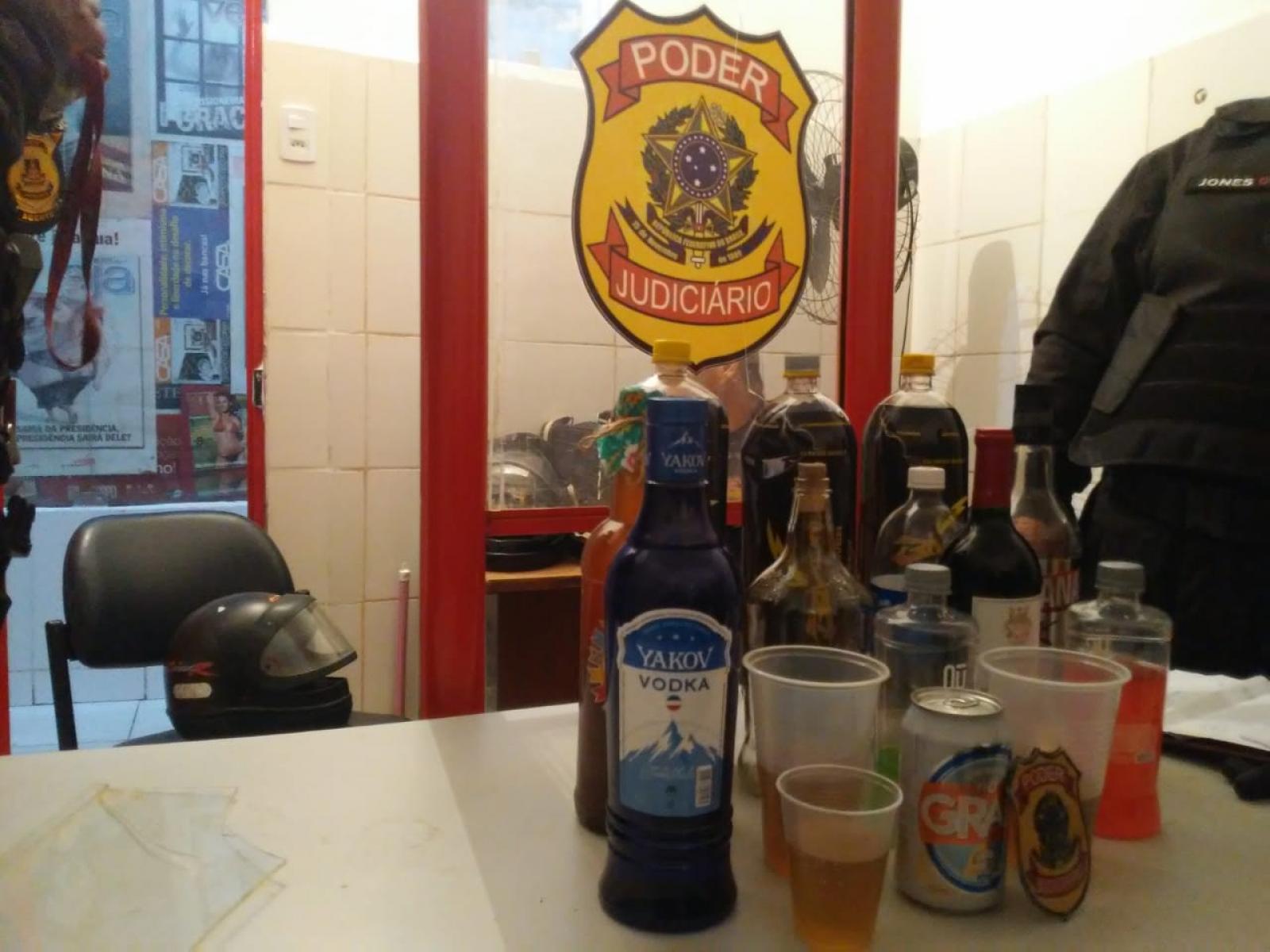 Juizado da Infância e Juventude apreendeu grande quantidade de bebidas com jovens nas praças de Jequié