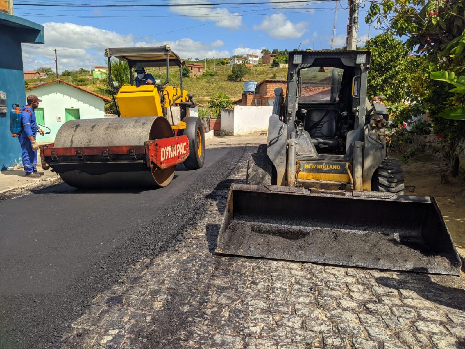 Lafaiete Coutinho: gestão municipal comemora o asfaltamento de mais ruas na cidade