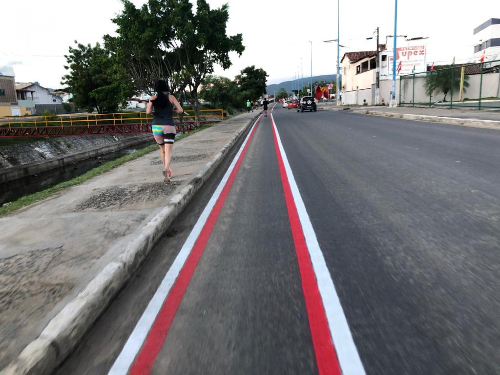 SUMTRAN explica por que a ciclofaixa da Avenida Cesar Borges foi construída no lado esquerdo da via