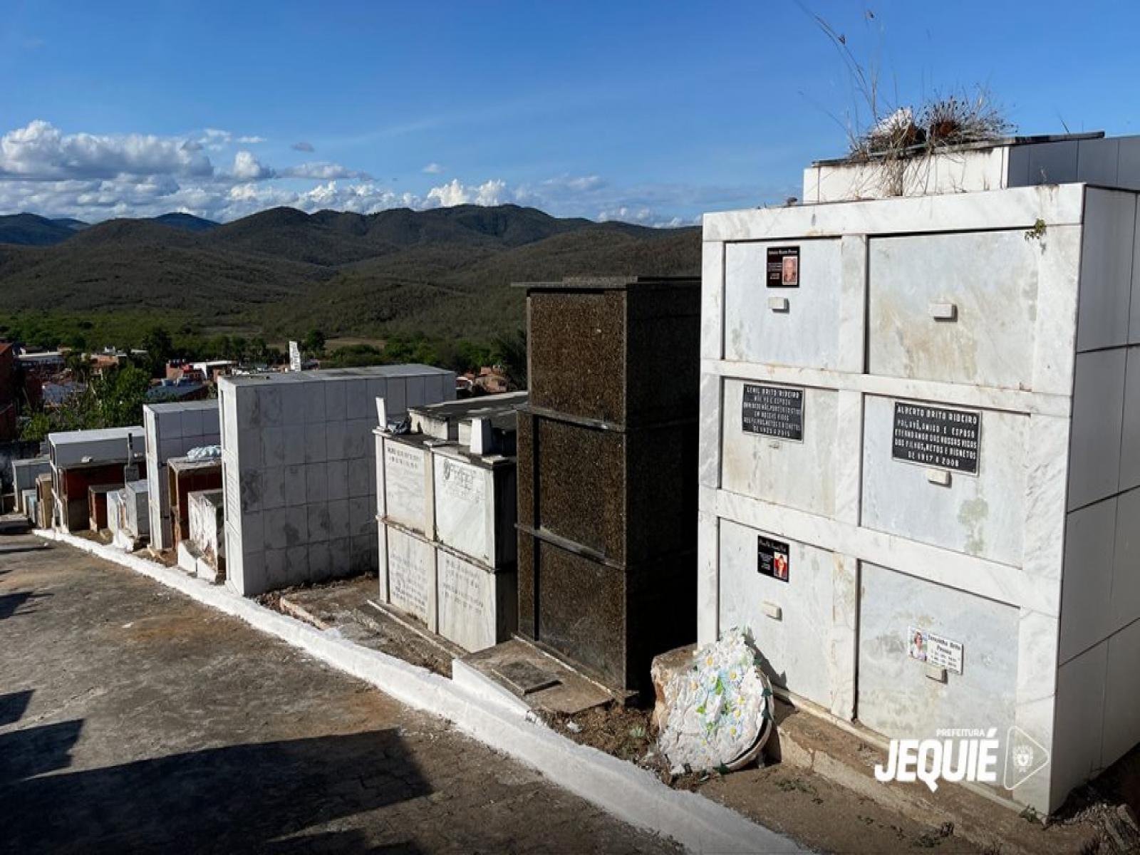 Prefeitura de Jequié reforça limpeza e manutenção dos cemitérios municipais
