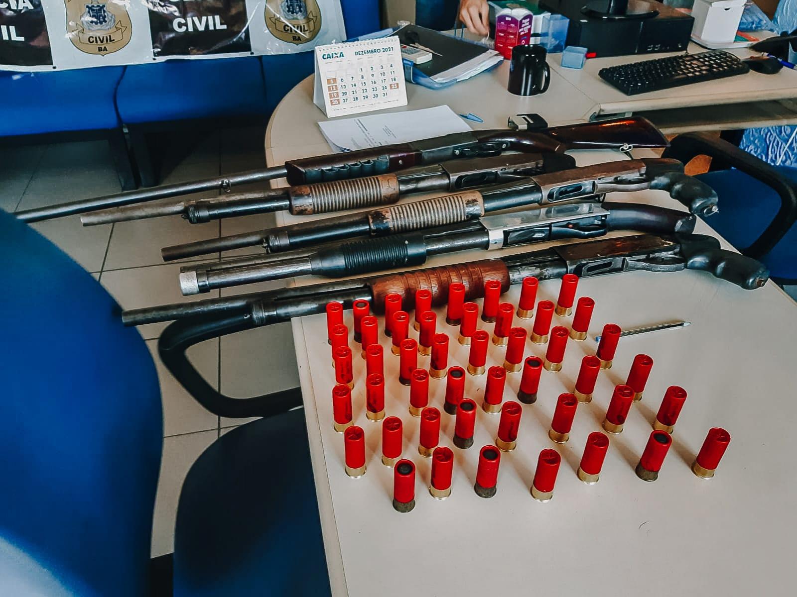 PRF e Polícia Civil apreende farto arsenal de armas e munições em Ibirapitanga