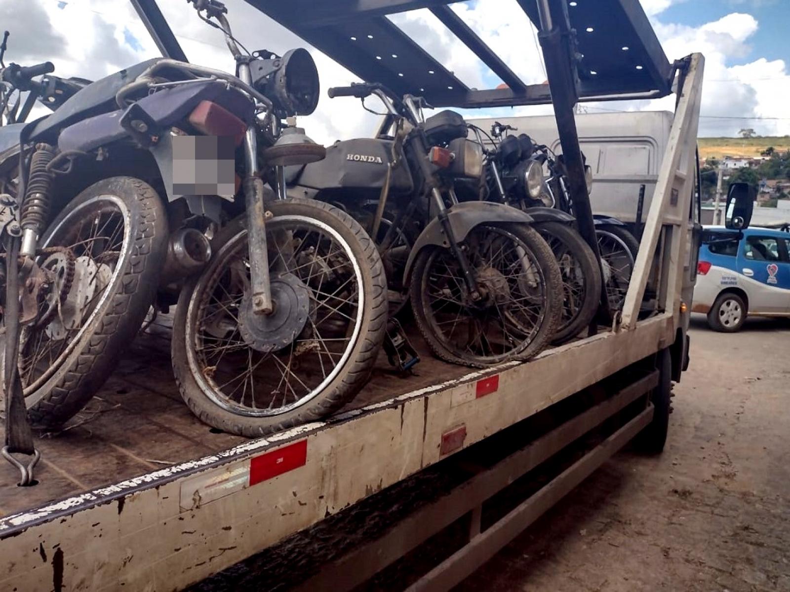 Motos apreendidas pela polícia militar de Brejões são encaminhadas para pátio do DETRAN de Jequié.