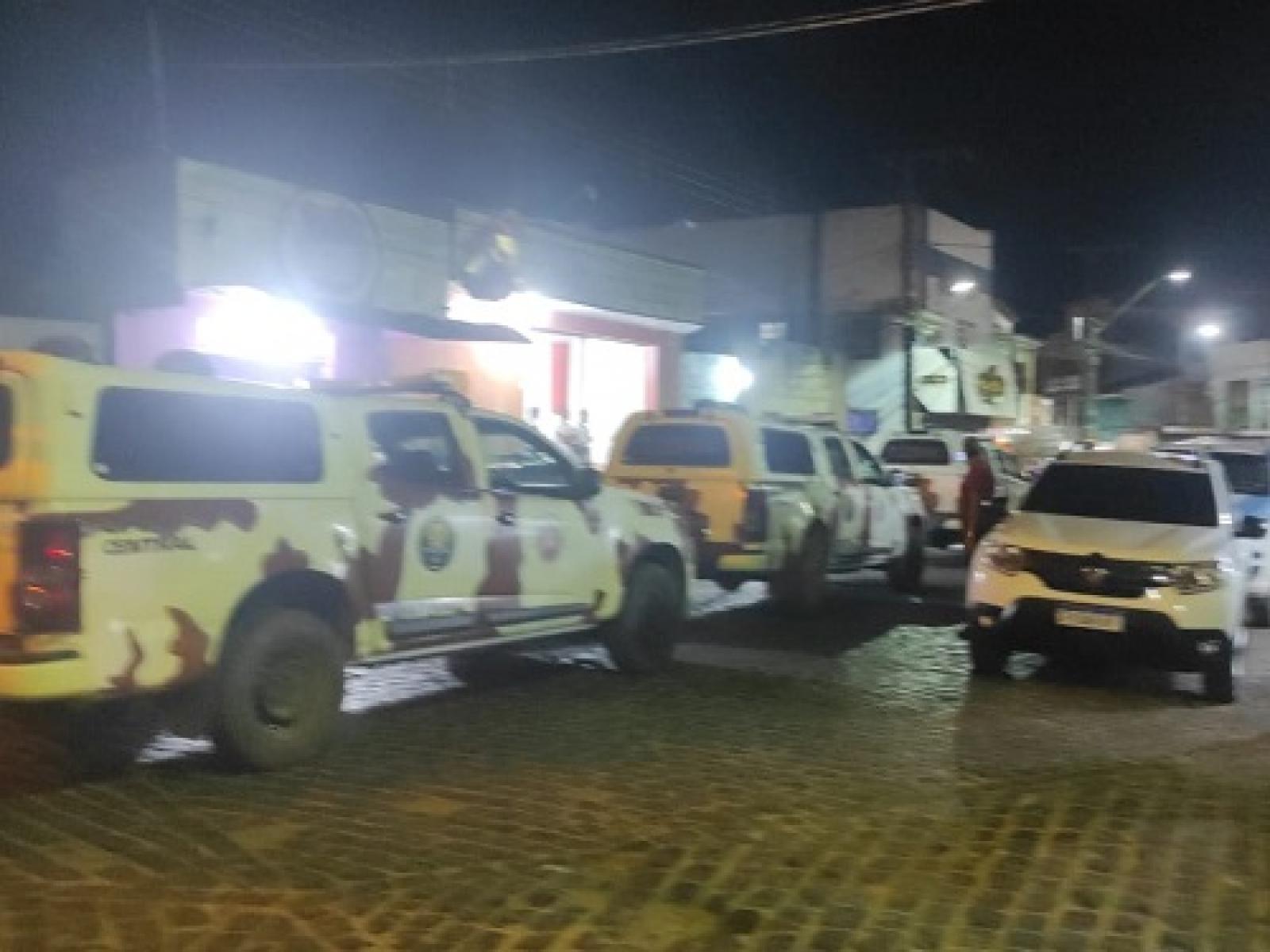 Ipiaú: 5 bandidos morreram e 2 policiais foram baleados em noite de terror