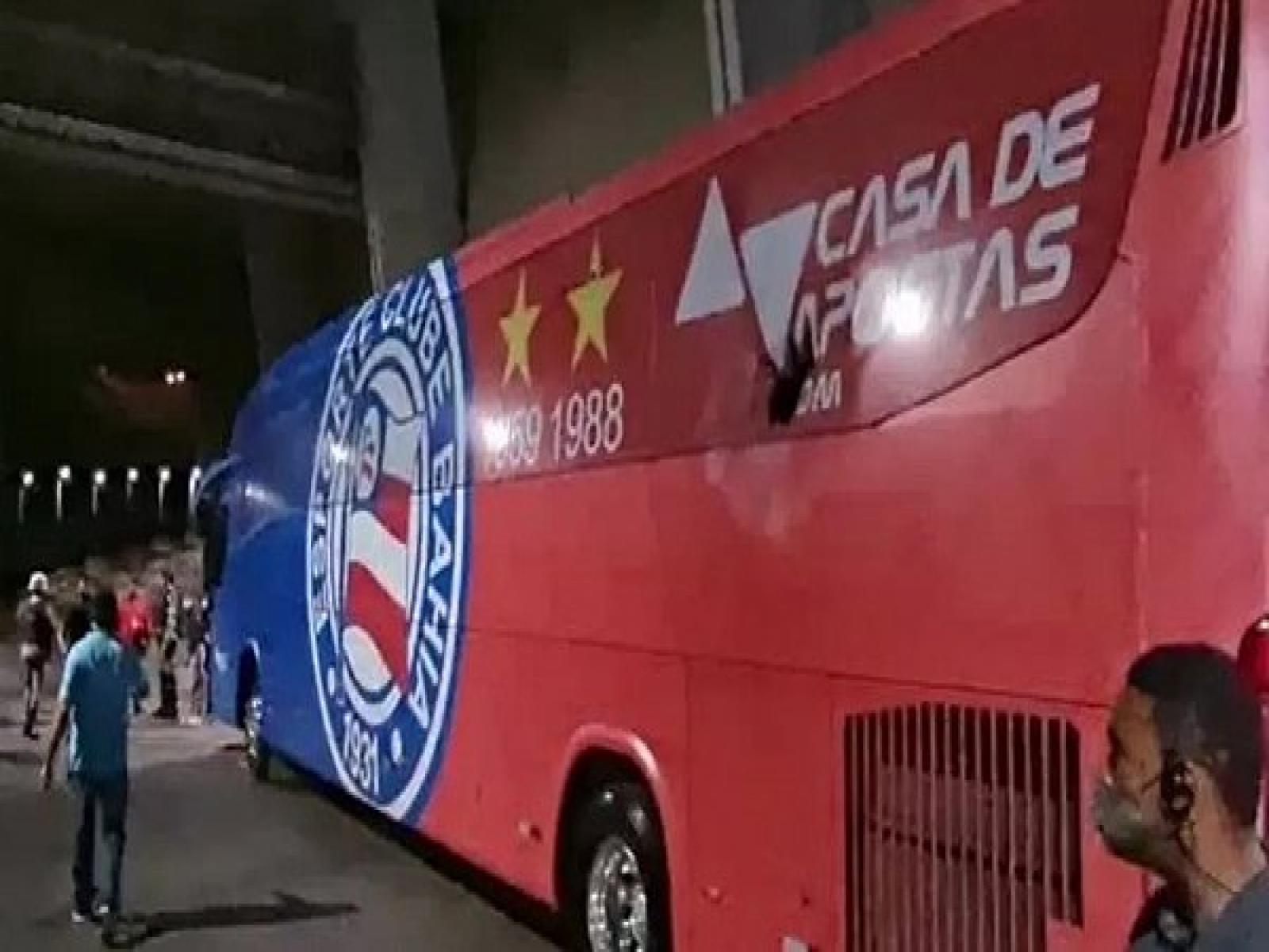 Quatro envolvidos no ataque ao ônibus do Esporte Clube Bahia são denunciados por tentativa de homicídio