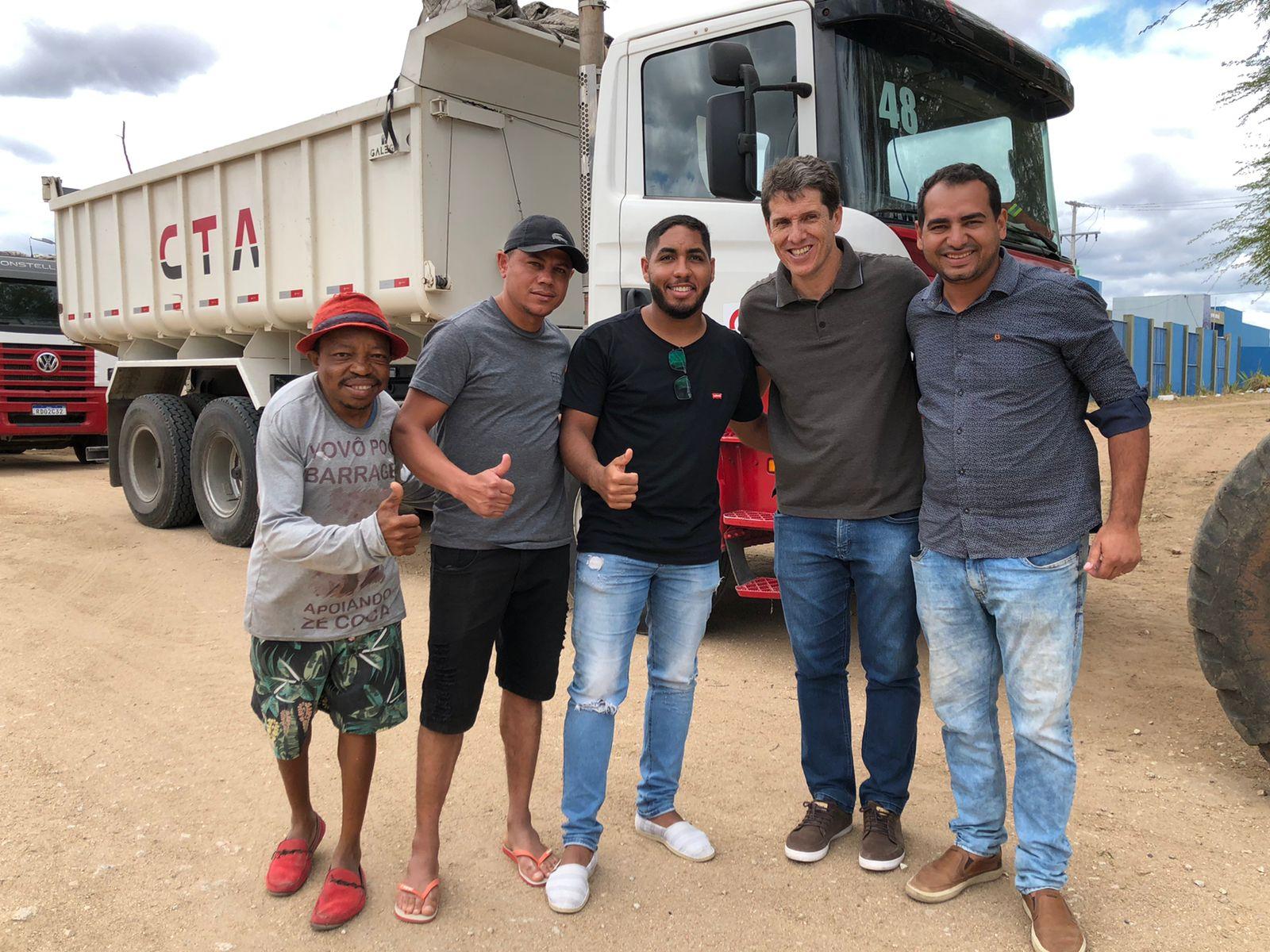 Lider comunitário, Thiago Viana, leva melhorias para as comunidades do Km 3 e 4