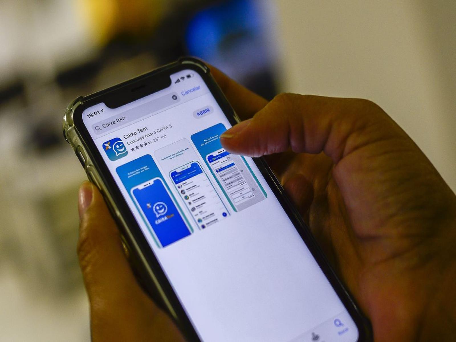 Caixa oferece empréstimos pelo celular