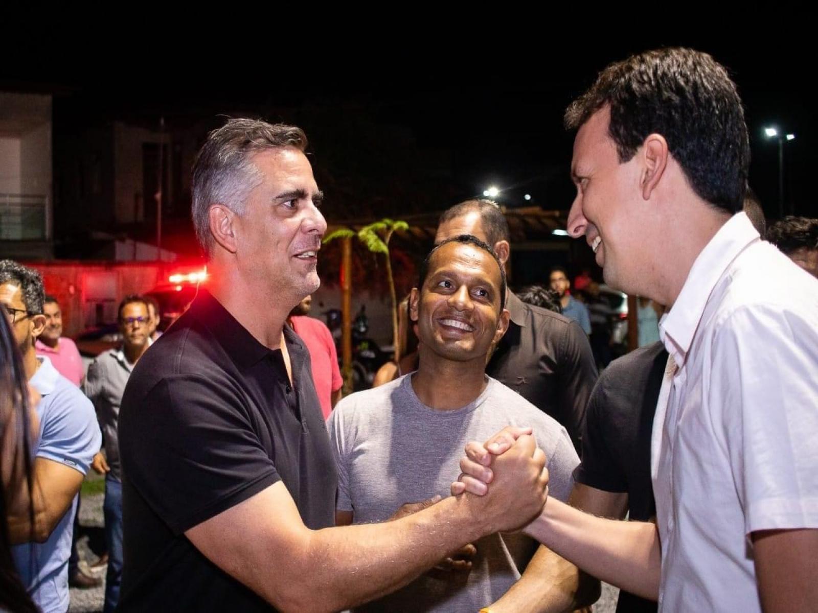 Leur Lomanto Jr entrega praça e veículos para entidades sociais, frutos de emendas do seu mandato