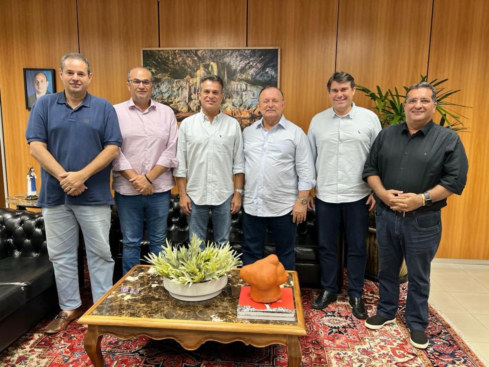 Deputado estadual eleito, Hassan, participa de reunião de apoio ao nome de Adolfo Menezes para presidente da Assembleia Legislativa