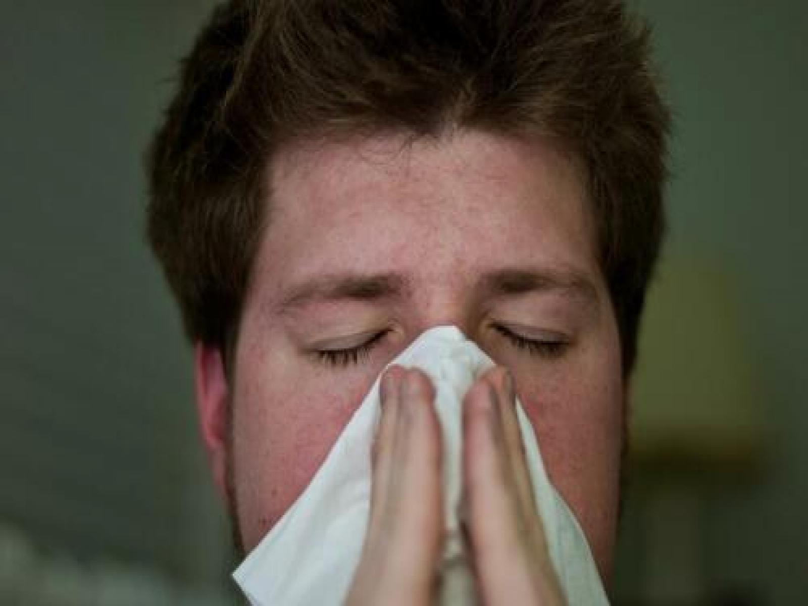 É Covid-19 ou H3N2? Especialistas falam sobre diferenças entre as doenças