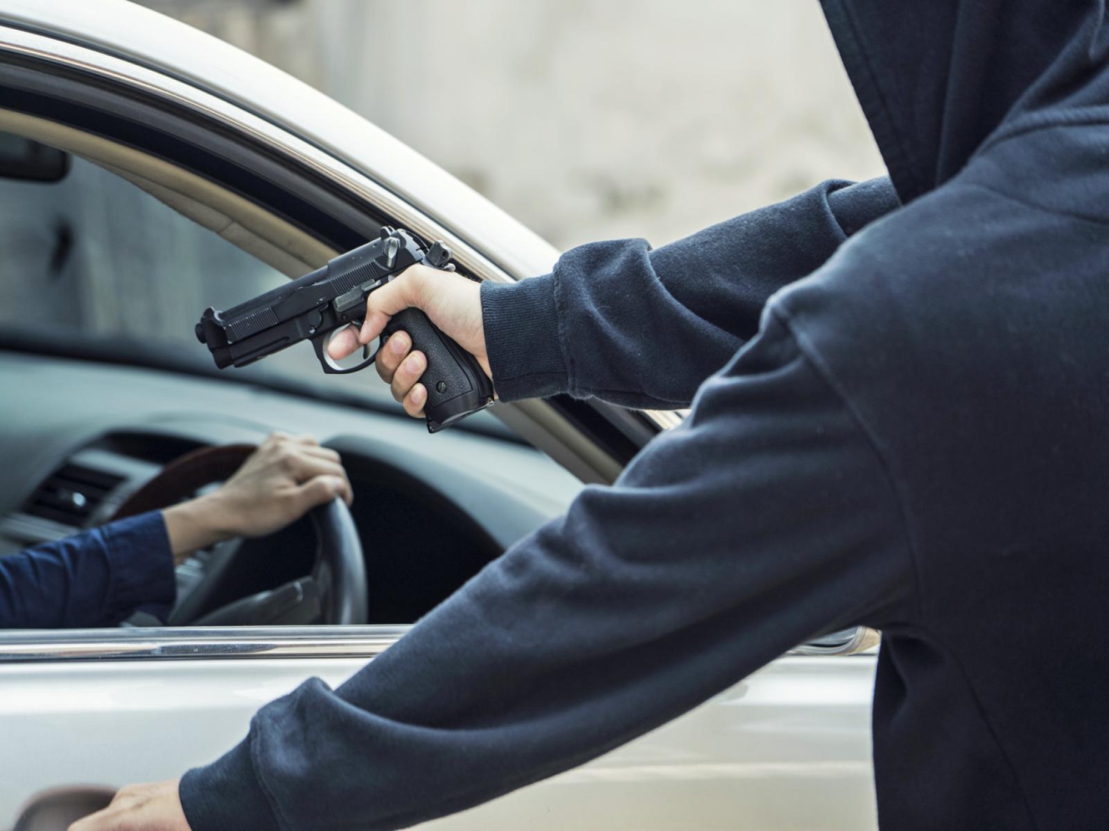 Bandidos assaltaram uma mulher para roubar o carro no Centro de Jequié