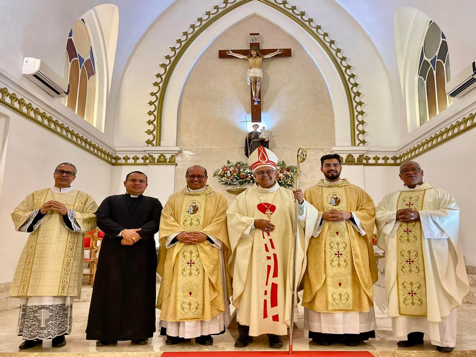 Padre Roberto Oliveira renova por 6 anos compromisso frente a Paróquia Catedral de Santo Antônio