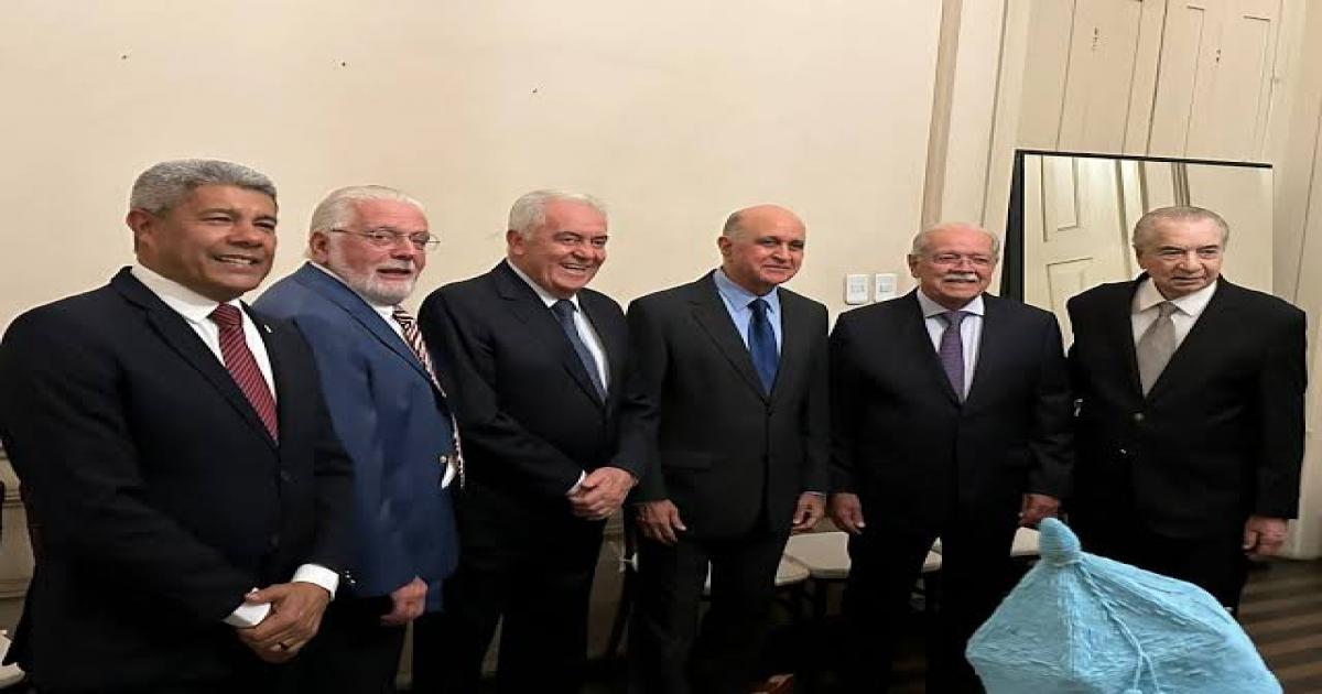 Cesar Borges recebeu titulo de Comendador da Bahia pelo Governador Jerônimo Rodrigues