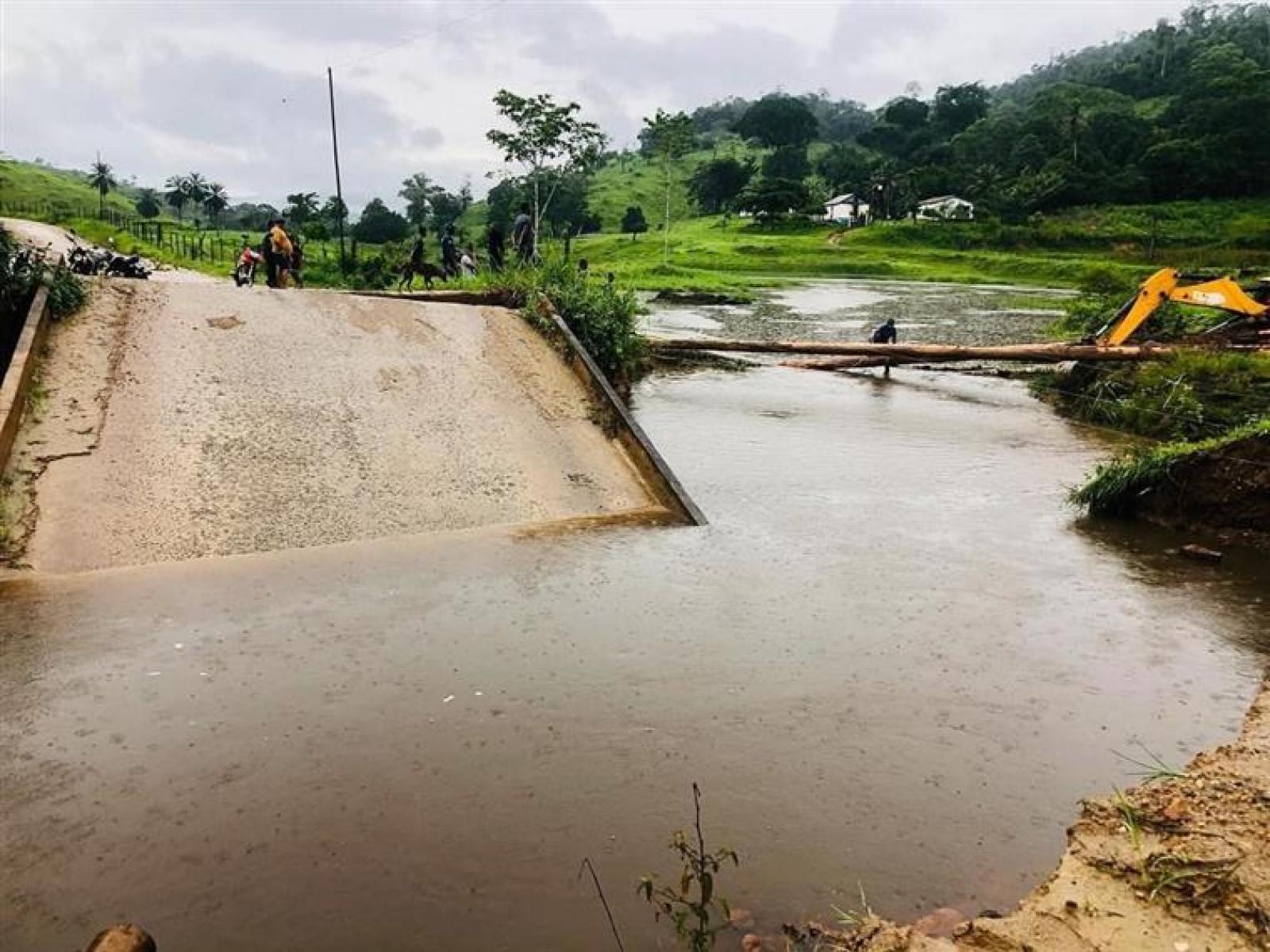 Prefeito de Jitaúna, Patrick Lopes discute na SEINFRA solução para ponte da BA-549 que liga o distrito de Santa Terezinha