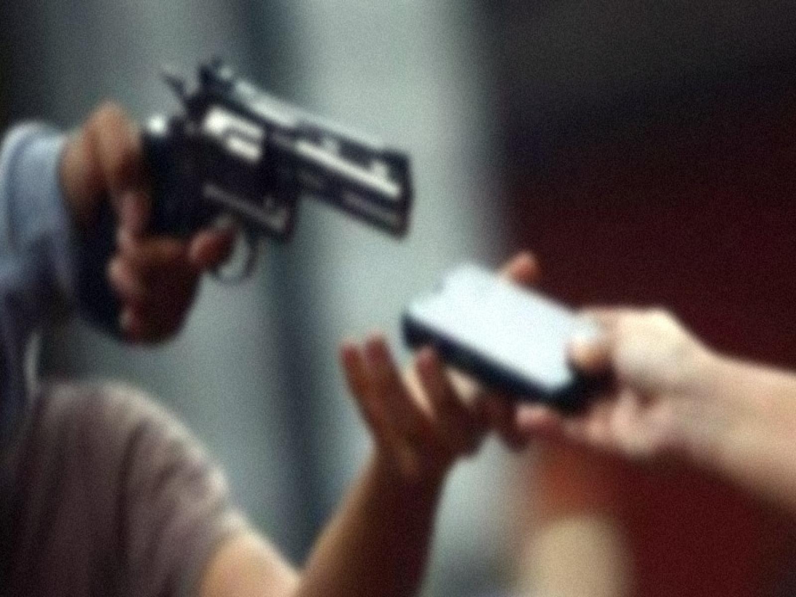 Assalto durante confraternização, bandidos levaram 4 celulares