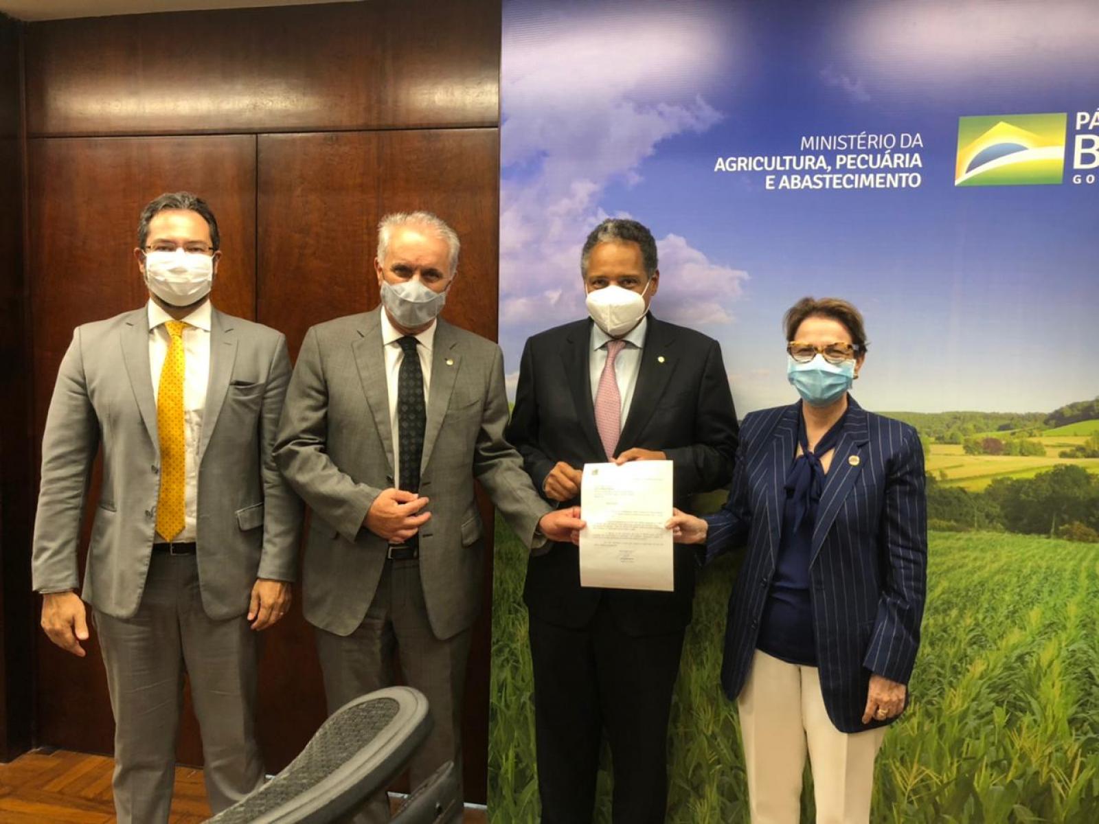 Brasília: Antonio Brito e ministra da Agricultura se reúnem para tratar do Centro de Abastecimento Vicente Grillo