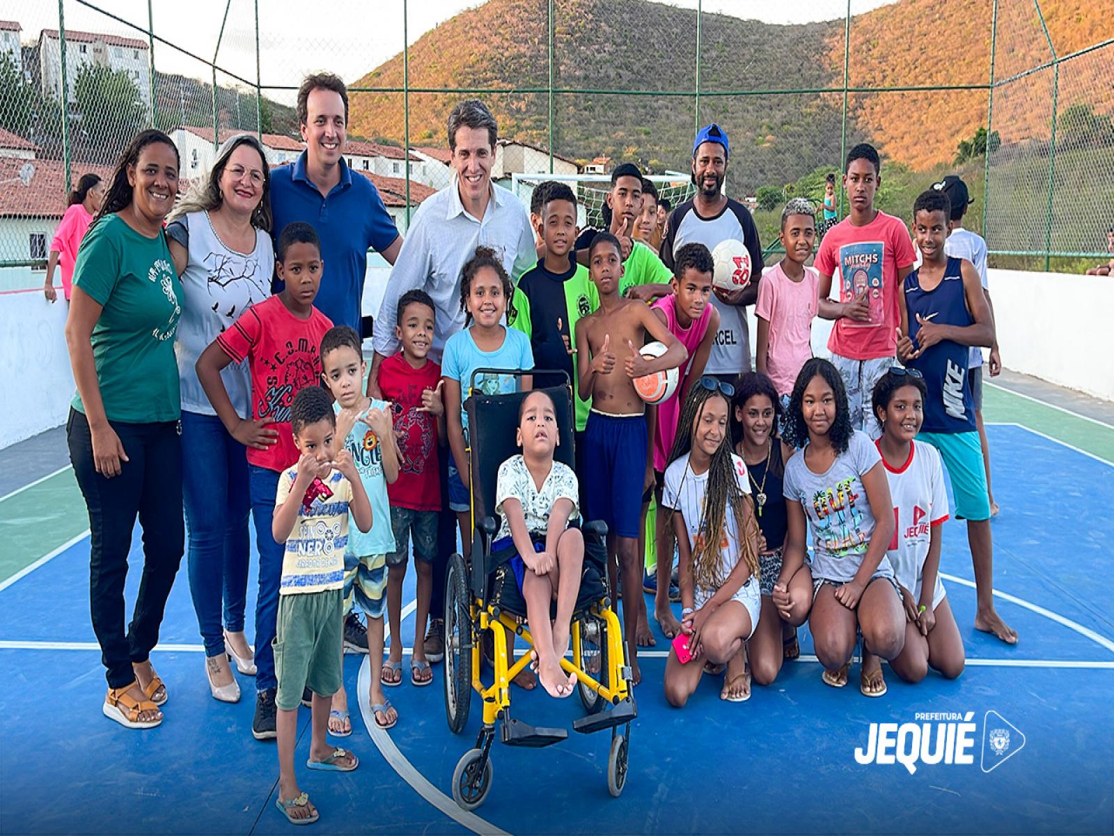 Prefeito de Jequié entrega requalificação das quadras poliesportivas do Residencial Colina e do KM 3, totalizando 19 já completamente recuperadas