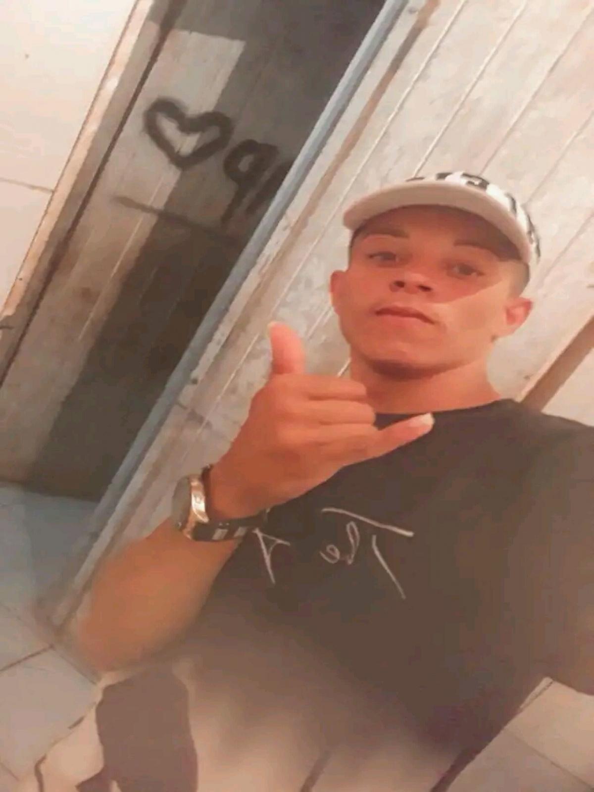 Loteamento Jardim Tropical, bandidos invadem casa e mata rival sentado no sofá