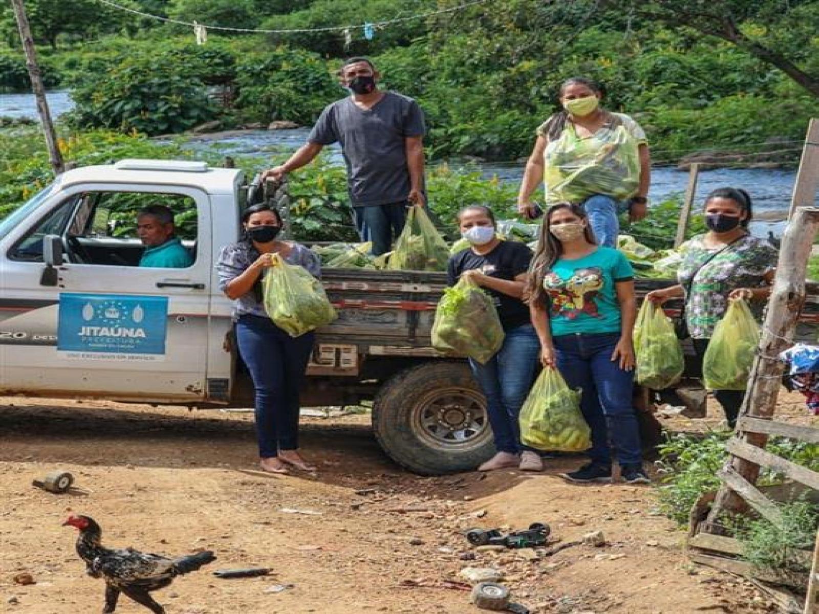 Prefeitura de Jitaúna e Secretaria de Assistência Social realizaram distribuição de cestas do programa (PAA)