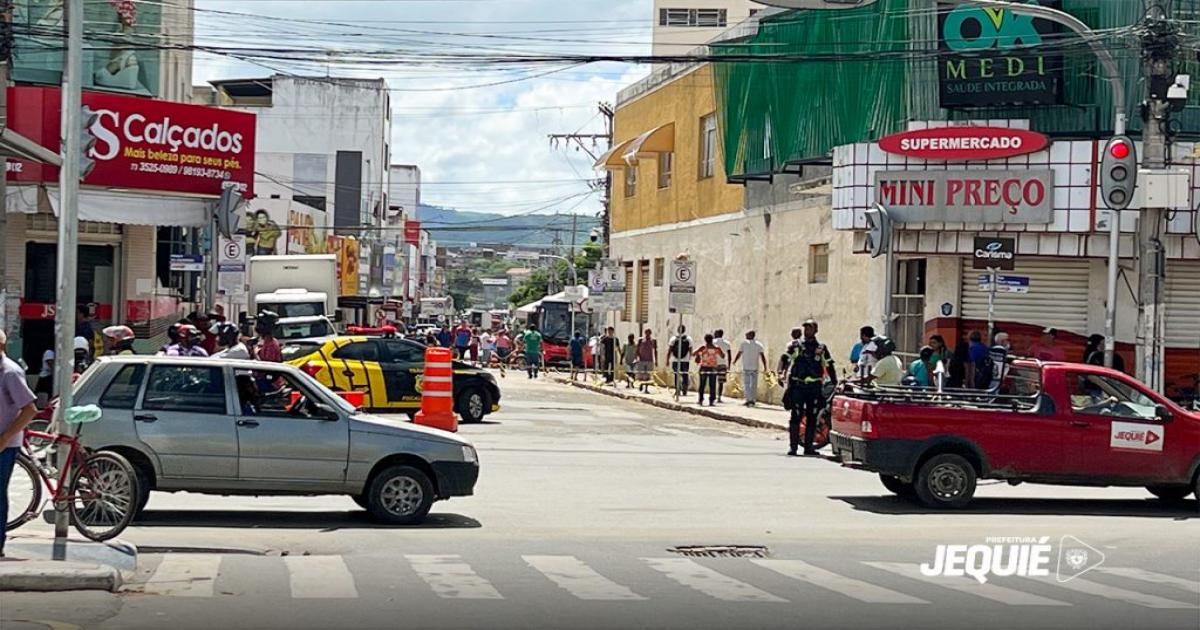 Prefeitura de Jequié bloqueia trânsito no entorno do Centro Abastecimento Vicente Grilo