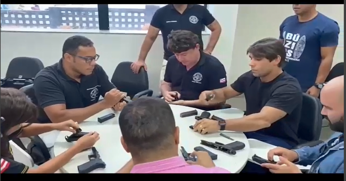 Peritos do DPT passaram por treinamento para utilização da pistola Glock G22