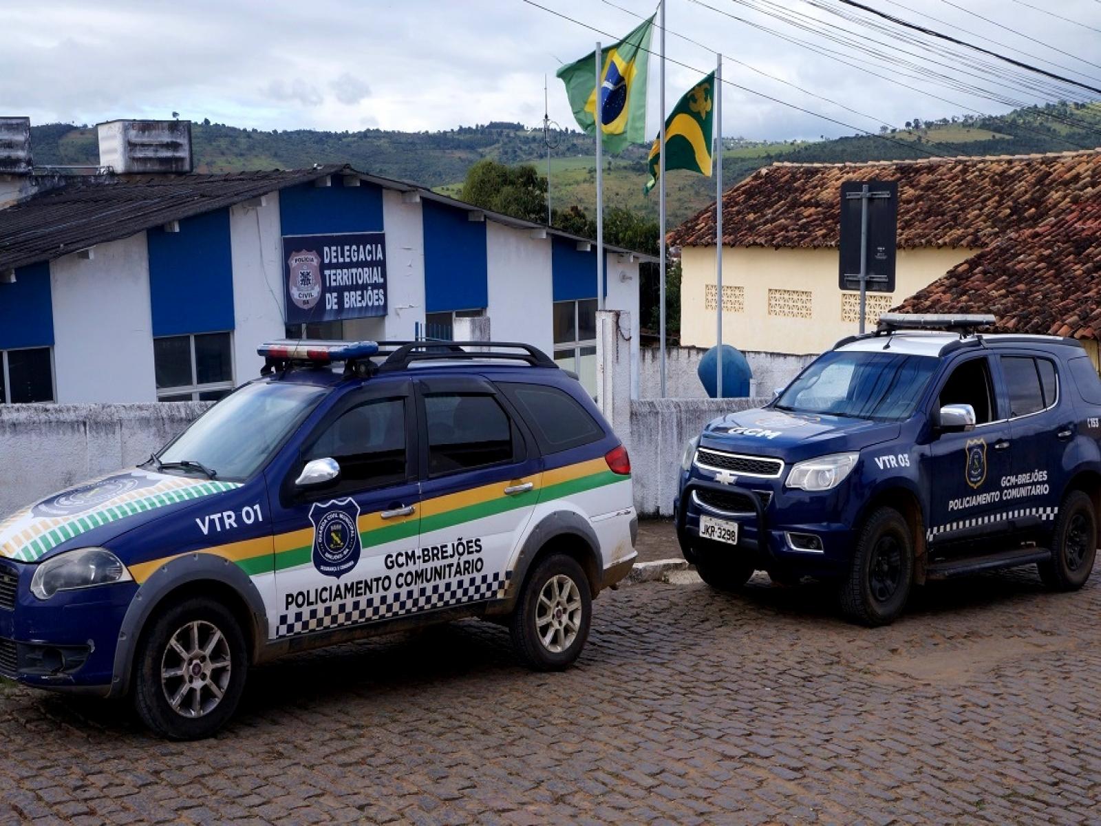 JOVEM É PRESO PELA GCM POR AMEAÇA, AGRESSÃO E TRAFICO DE DROGAS EM BREJÕES.