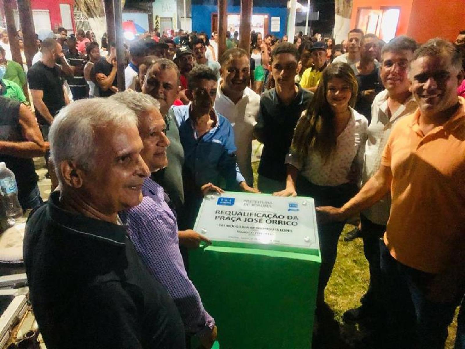 Prefeitura de Jitaúna inaugura praça em Santa Terezinha e proporciona espaço de lazer e diversão para moradores