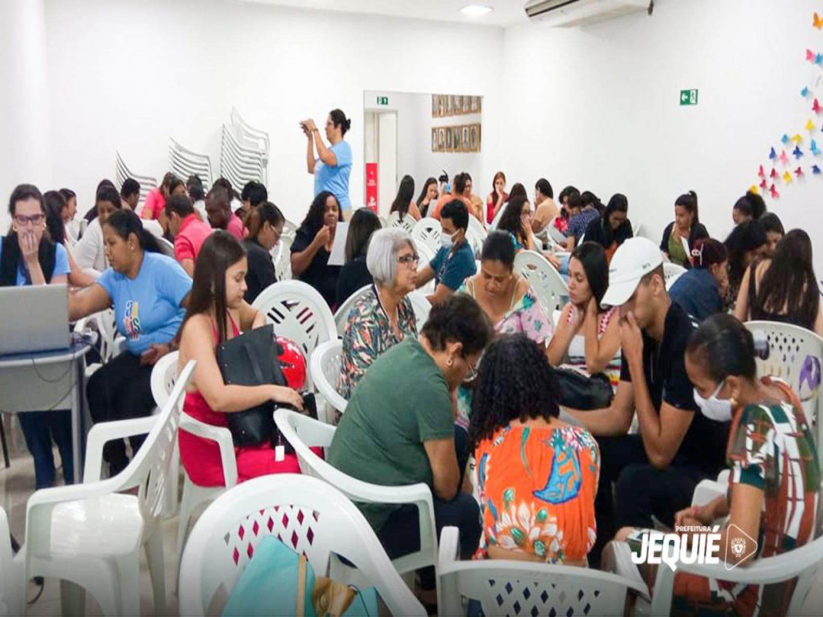 Prefeitura de Jequié promove formação continuada sobre autismo para profissionais de apoio da Educação Especial