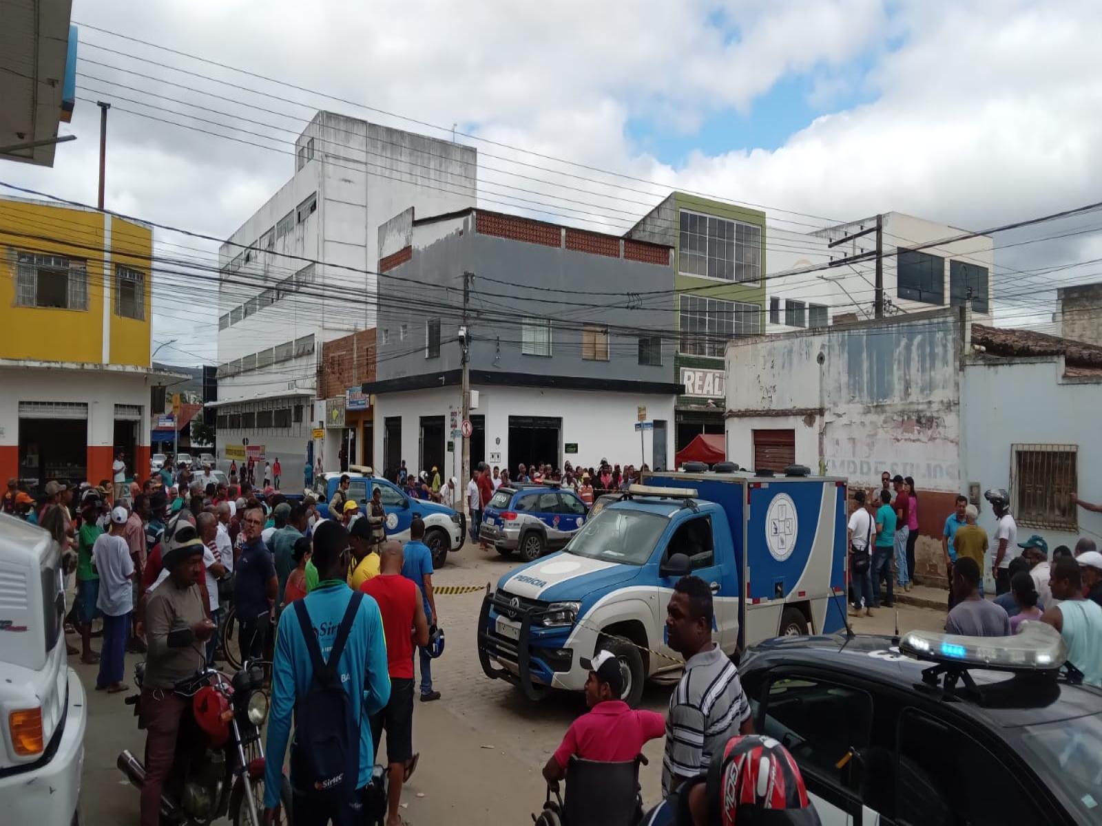 Jequié: assaltante é morto a tiros após roubar uma mulher no Centro da cidade