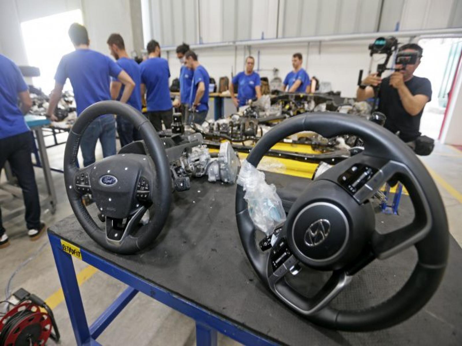 Em Camaçari, governador visita Centro de Desenvolvimento de Produtos da Ford