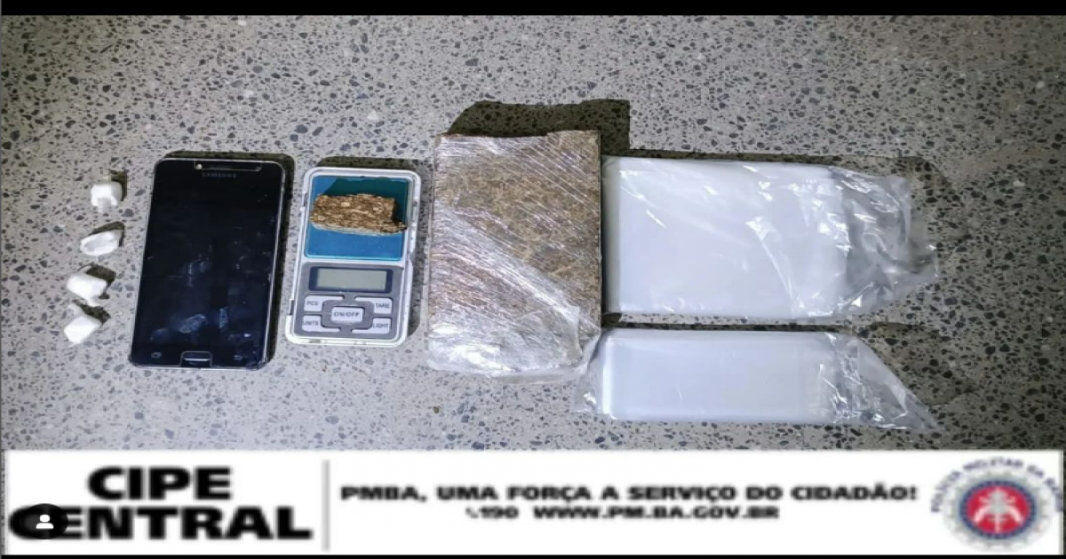 Homem é detido com sacola recheada de drogas