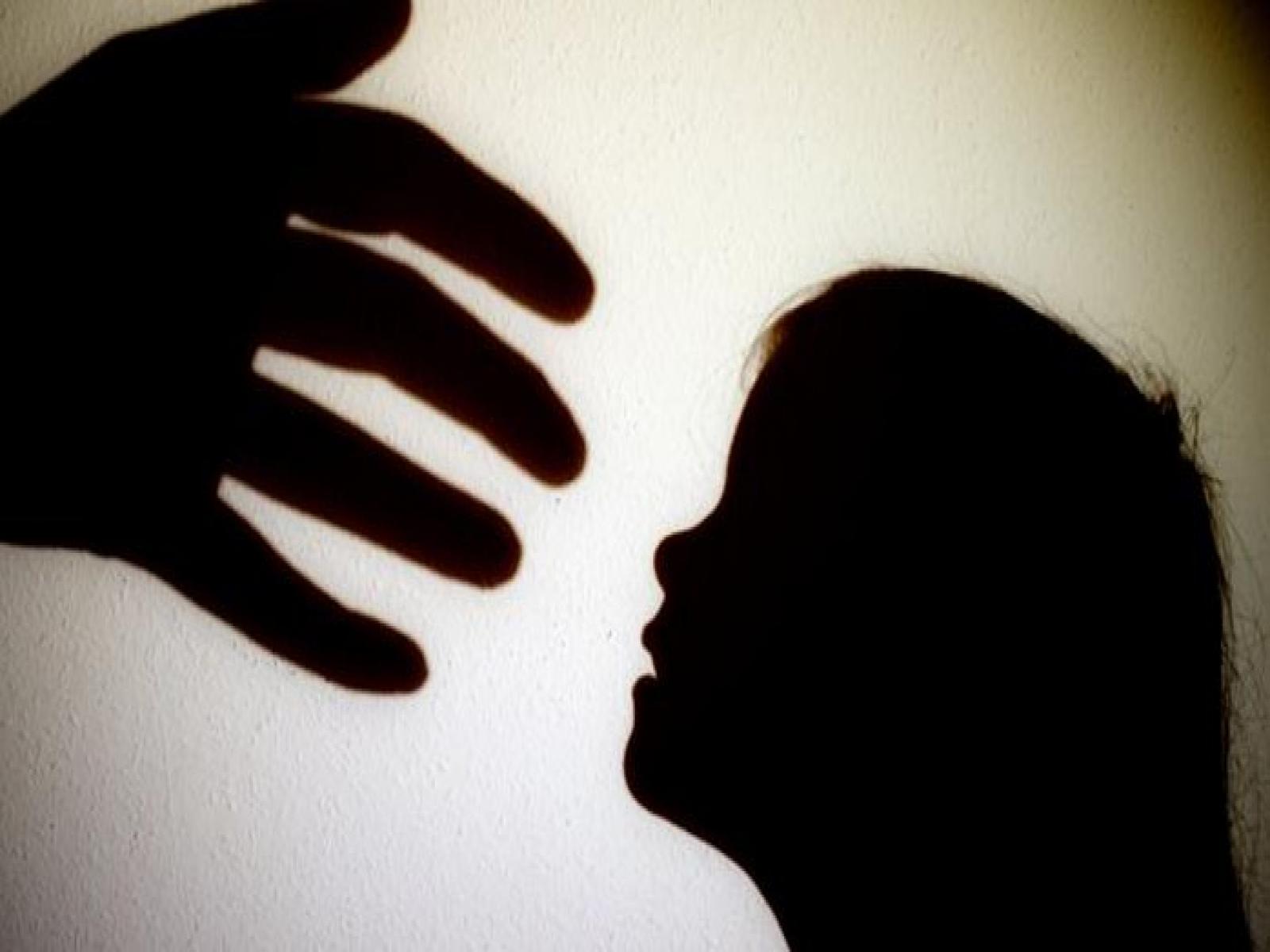 Mãe acusa o patrão de ter abusado da filha de 3 anos