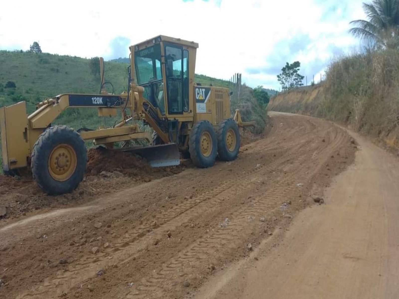 A Prefeitura de Itagi segue com os trabalhos de recuperação das estradas vicinais.