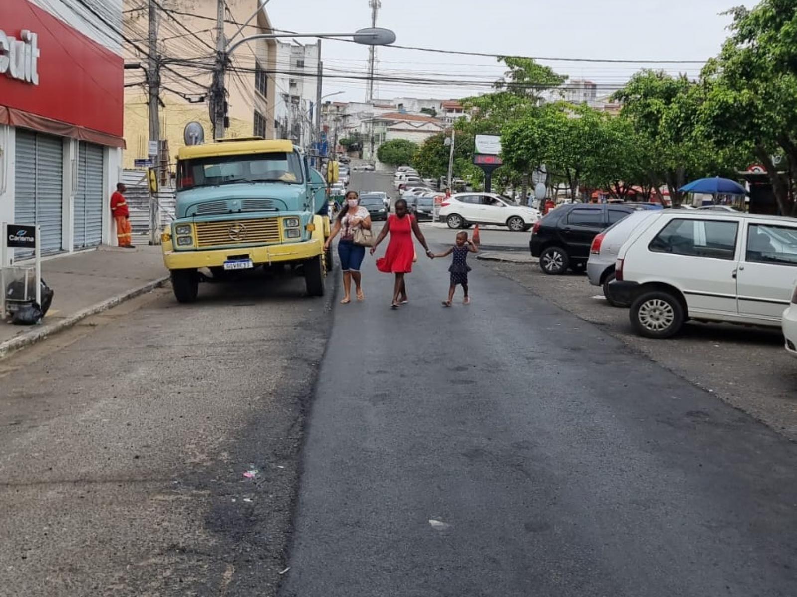 Comerciantes da Alves Pereira reclamam de obra durante o período natalino