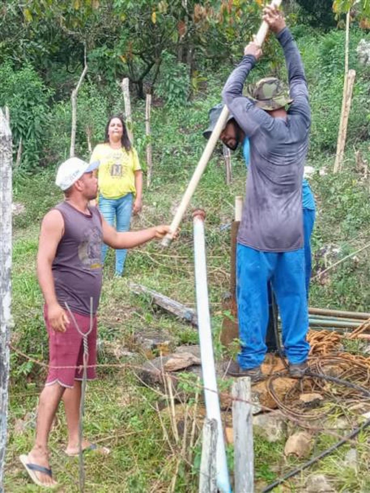 Prefeitura de Jitaúna realiza limpeza e instalação de novas bombas em poços artesianos na Zona Rural