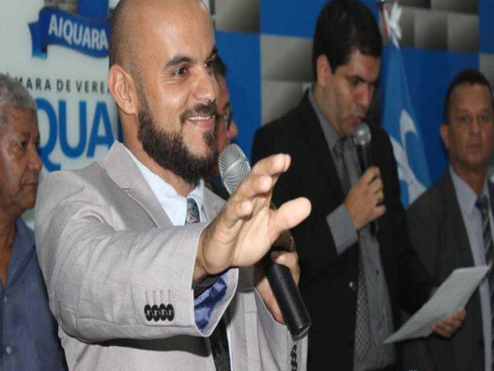 Justiça condena prefeito de Aiquara Delmar Ribeiro a pagar indenização a vereadores