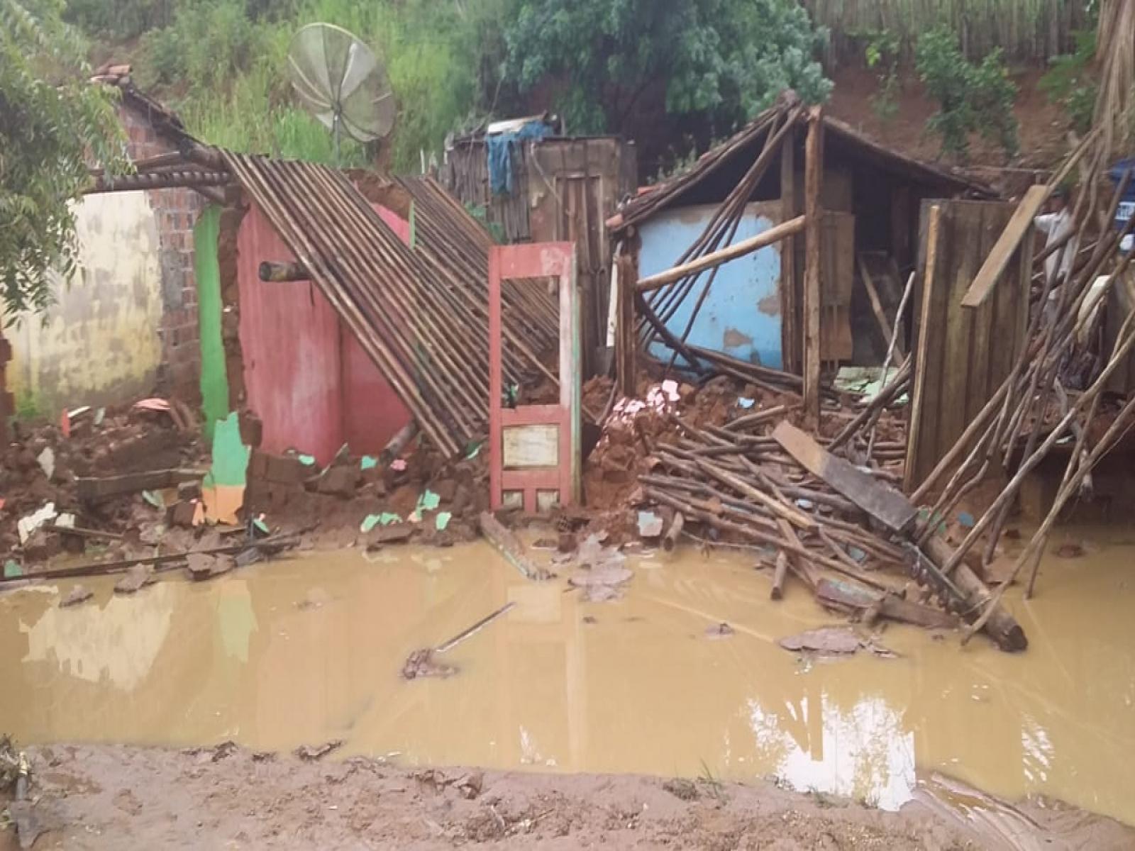 Jequié: temporal derrubou 3 casas no Distrito de Baixão